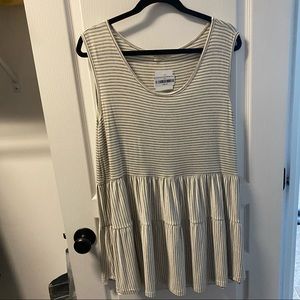 Grey/white babydoll style top size 1X